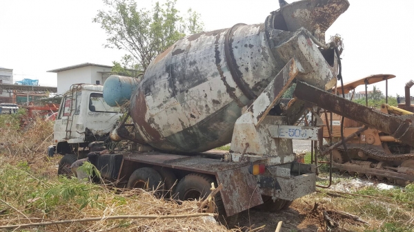 ขาย รถโม่ปูน 5 คิว HINO ZM ไม่มีทะเบียน หัวเก๋ง UD ช่วงล่างเบรคแห้ง เครื่อง EK100 260 แรงม้า(ไม่มีปั้มดีเซล) คัสซีสวยตลอดเส้น ราคาต่อรองได้ครับ