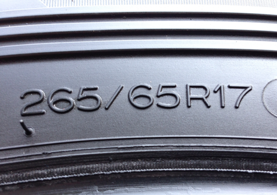 ยาง Michelin 265 65 17 ปี13 ดอกเต็ม ไม่มีปะ ใช้ยาว ราคาไม่แพง ยาง Michelin 265 65 17 ปี13 ดอกเต็ม ไม่มีปะ ใช้ยาว ราคาไม่แพง