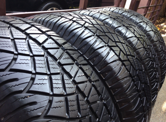 ยาง Michelin 265 65 17 ปี13 ดอกเต็ม ไม่มีปะ ใช้ยาว ราคาไม่แพง ยาง Michelin 265 65 17 ปี13 ดอกเต็ม ไม่มีปะ ใช้ยาว ราคาไม่แพง