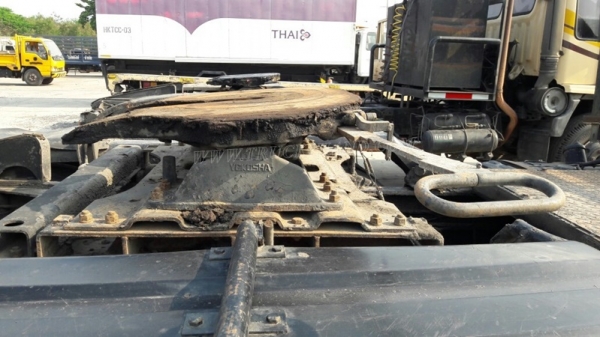 รถหัวลากฮีโน่ FM3MKKA ขนาด 240 แรงม้า ขับเคลื่อน 2 เพลา