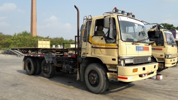 รถหัวลากฮีโน่ FM3MKKA ขนาด 240 แรงม้า ขับเคลื่อน 2 เพลา