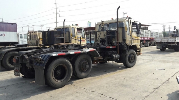 รถหัวลากฮีโน่ FM3MKKA ขนาด 240 แรงม้า ขับเคลื่อน 2 เพลา