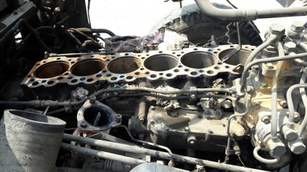 รถหัวลากฮีโน่ FM3MKLA ขนาด 240 แรงม้า ขับเคลื่อน 2 เพลา