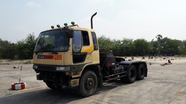 รถหัวลากฮีโน่ FM3MKLA ขนาด 240 แรงม้า ขับเคลื่อน 2 เพลา