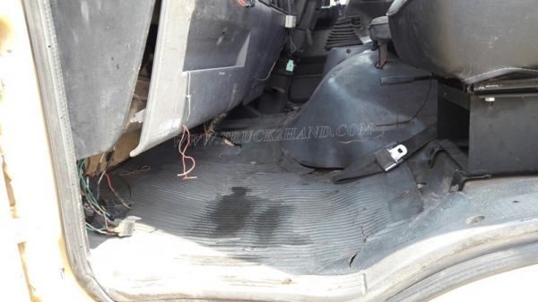 รถหัวลากฮีโน่ FM3MKLA ขนาด 240 แรงม้า ขับเคลื่อน 2 เพลา