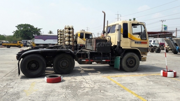 รถหัวลากฮีโน่ FM3MKLA ขนาด 240 แรงม้า ขับเคลื่อน 2 เพลา