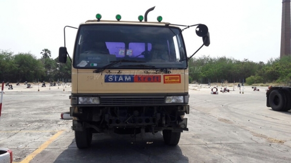 รถหัวลากฮีโน่ FM3MKLA ขนาด 240 แรงม้า ขับเคลื่อน 2 เพลา