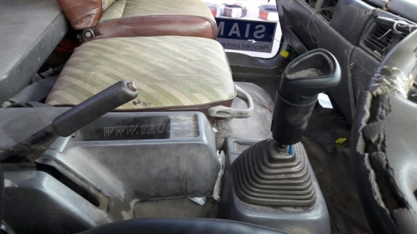 รถหัวลากฮีโน่ FM3MKLA ขนาด 240 แรงม้า ขับเคลื่อน 2 เพลา