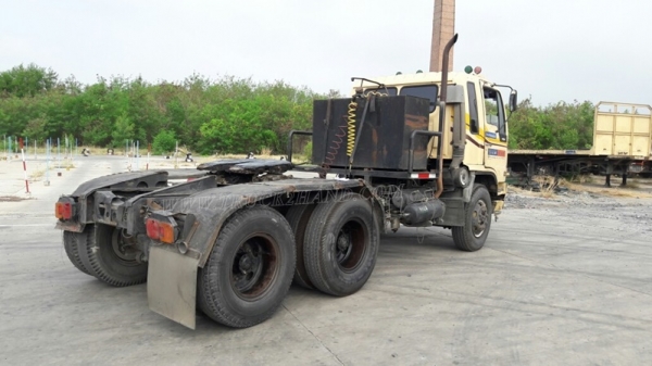 รถหัวลากฮีโน่ FM3MKLA ขนาด 240 แรงม้า ขับเคลื่อน 2 เพลา