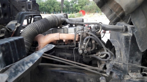 รถหัวลากฮีโน่ FM3MKLA ขนาด 240 แรงม้า ขับเคลื่อน 2 เพลา