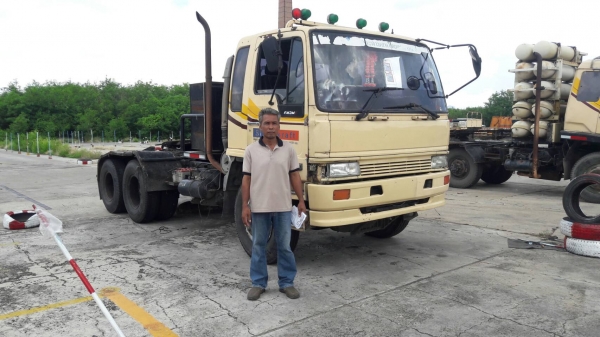 รถหัวลากฮีโน่ FM3MKLA ขนาด 240 แรงม้า ขับเคลื่อน 2 เพลา