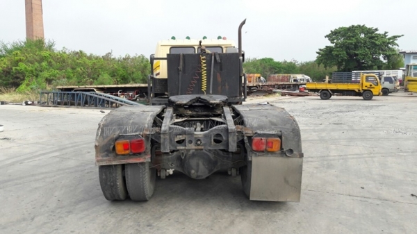 รถหัวลากฮีโน่ FM3MKLA ขนาด 240 แรงม้า ขับเคลื่อน 2 เพลา