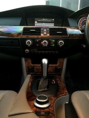 **Bmw 520d ปี08 สีเทา ออฟชั่นครบ ออกศูนย์แท้ เลขไมล์น้อย สวยจัด ไร้ที่ติ**