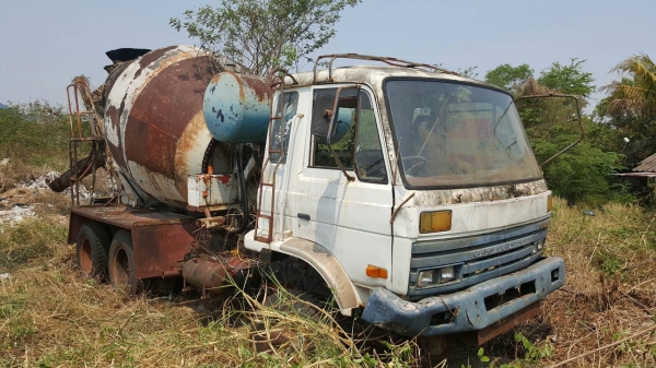 ขาย รถโม่ปูน 5 คิว HINO ZM ไม่มีทะเบียน หัวเก๋ง UD ช่วงล่างเบรคแห้ง เครื่อง EK100 260 แรงม้า(ไม่มีปั้มดีเซล) คัสซีสวยตลอดเส้น ราคาต่อรองได้ครับ