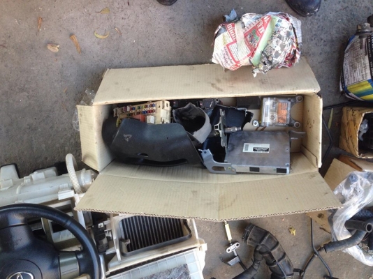 ขายอะไหล่รถโตโยต้าวิช wish ทุกชิ้นครับ ลองโทรมาสอบถามได้ครับ ราคาตั้งแต่10-1000 บาทครับ