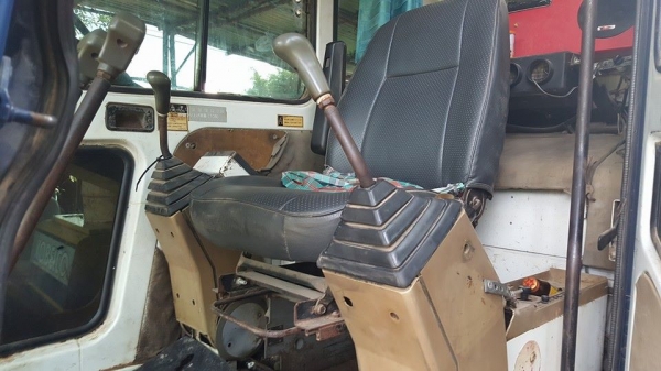 ขายรถแบ็คโคโกเบล sk120รุ่น3มาร์คทรี เก่านอกเอกสารใบอินวอย พร้อมใช้งานไฟฟ้าครบ