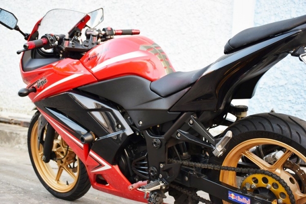 Ninja250 2012  รถบ้านแท้มือเดียว  เล่มชุดโอนครบ ของแต่งแน่น