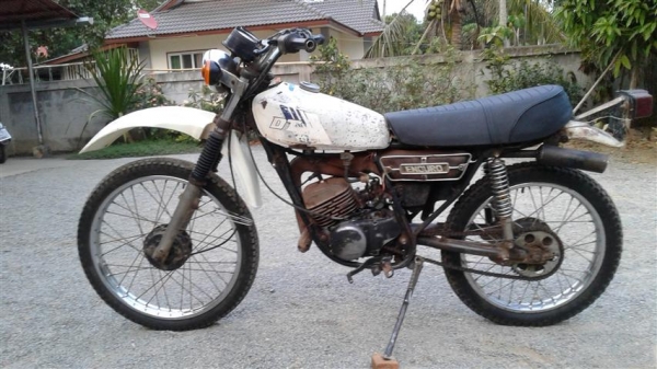 ขาย DT100 ไม่มีเอกสารออกใบซื้อขายรถเดิมเครื่องดีเหมาะเอาไปปั้นหรือขี่แบบเดิมแห้งๆ ขาย 7500 บาท