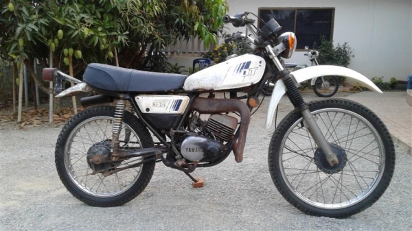 ขาย DT100 ไม่มีเอกสารออกใบซื้อขายรถเดิมเครื่องดีเหมาะเอาไปปั้นหรือขี่แบบเดิมแห้งๆ ขาย 7500 บาท