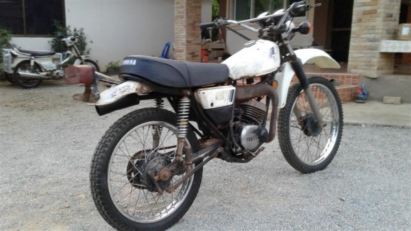 ขาย DT100 ไม่มีเอกสารออกใบซื้อขายรถเดิมเครื่องดีเหมาะเอาไปปั้นหรือขี่แบบเดิมแห้งๆ ขาย 7500 บาท