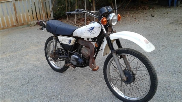 ขาย DT100 ไม่มีเอกสารออกใบซื้อขายรถเดิมเครื่องดีเหมาะเอาไปปั้นหรือขี่แบบเดิมแห้งๆ ขาย 7500 บาท