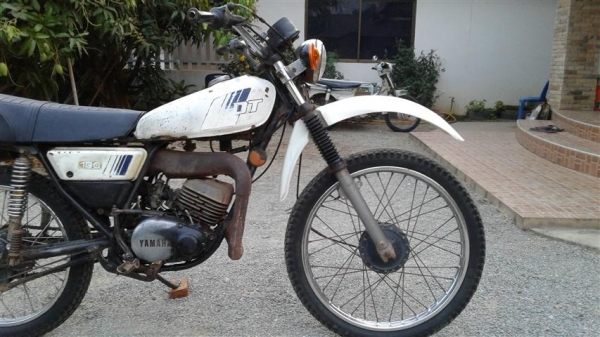 ขาย DT100 ไม่มีเอกสารออกใบซื้อขายรถเดิมเครื่องดีเหมาะเอาไปปั้นหรือขี่แบบเดิมแห้งๆ ขาย 7500 บาท