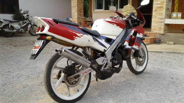 ขาย NSR150RR มีเล่มไม่โอนภาษีขาดเครื่องดีพอใช้เหมาะเอาไปทำอะไหล่หรือขี่เดิมแห้งๆ ขาย 5500 บาท