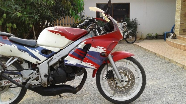 ขาย NSR150RR มีเล่มไม่โอนภาษีขาดเครื่องดีพอใช้เหมาะเอาไปทำอะไหล่หรือขี่เดิมแห้งๆ ขาย 5500 บาท