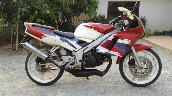 ขาย NSR150RR มีเล่มไม่โอนภาษีขาดเครื่องดีพอใช้เหมาะเอาไปทำอะไหล่หรือขี่เดิมแห้งๆ ขาย 5500 บาท