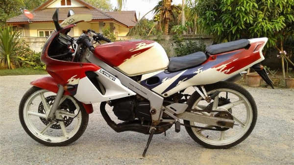 ขาย NSR150RR มีเล่มไม่โอนภาษีขาดเครื่องดีพอใช้เหมาะเอาไปทำอะไหล่หรือขี่เดิมแห้งๆ ขาย 5500 บาท