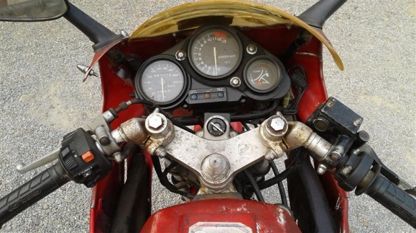 ขาย NSR150RR มีเล่มไม่โอนภาษีขาดเครื่องดีพอใช้เหมาะเอาไปทำอะไหล่หรือขี่เดิมแห้งๆ ขาย 5500 บาท