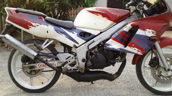 ขาย NSR150RR มีเล่มไม่โอนภาษีขาดเครื่องดีพอใช้เหมาะเอาไปทำอะไหล่หรือขี่เดิมแห้งๆ ขาย 5500 บาท