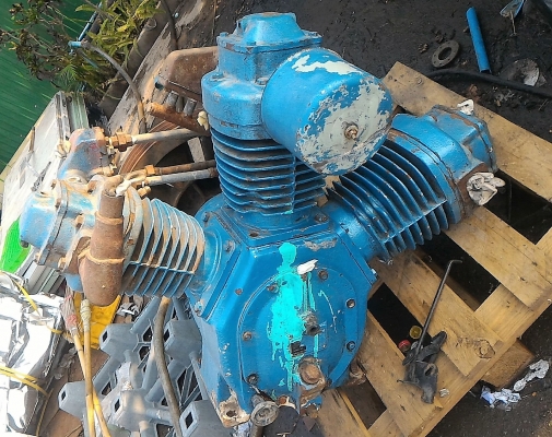 หัวปั๊มลม ยี่ห้อ Ingersoll Rand ( USA.) แบบลูกสูบ ขนาดใหญ่แบบ 3 สูบ  ตัวพูลเลย์ติดมาพร้อม ใช้มอเตอร์ขับ 20 - 30  แรงม้าขับ