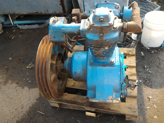 หัวปั๊มลม ยี่ห้อ Ingersoll Rand ( USA.) แบบลูกสูบ ขนาดใหญ่แบบ 3 สูบ  ตัวพูลเลย์ติดมาพร้อม ใช้มอเตอร์ขับ 20 - 30  แรงม้าขับ