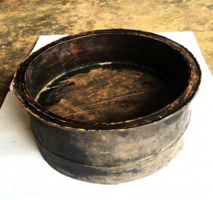 แอบหมาก แอบยาเก่าโบราณสุดๆ ลงรักดำเก่า มีสองชั้นเปิดปิดใช้งานได้ เหมาะไว้โชว์ที่สุด