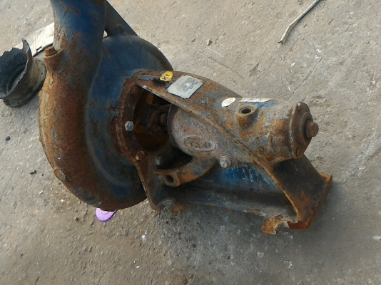 ปั็มน้ำขนาดท่อ 4 นิ้ว ยี่ห้อ TAKI จากญี่ปุ่น ดันน้ำขึ้นได้สูง 30 ม. ได้ปริมาณน้ำ 120000 ลิตร/ ชั่วโมง (เพลาด้านท้ายขาด