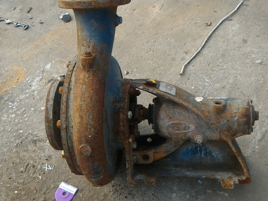 ปั็มน้ำขนาดท่อ 4 นิ้ว ยี่ห้อ TAKI จากญี่ปุ่น ดันน้ำขึ้นได้สูง 30 ม. ได้ปริมาณน้ำ 120000 ลิตร/ ชั่วโมง (เพลาด้านท้ายขาด