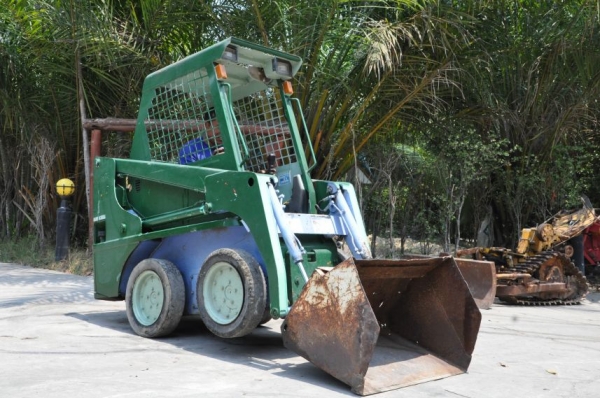 ขายรถตัก BOBCAT TCM603 ดีเซล ขับ4ล้อ สวยเดิมจากญี่ปุ่น ยังไม่เคยใช้ในไทย 95,000เท่านั้น!!