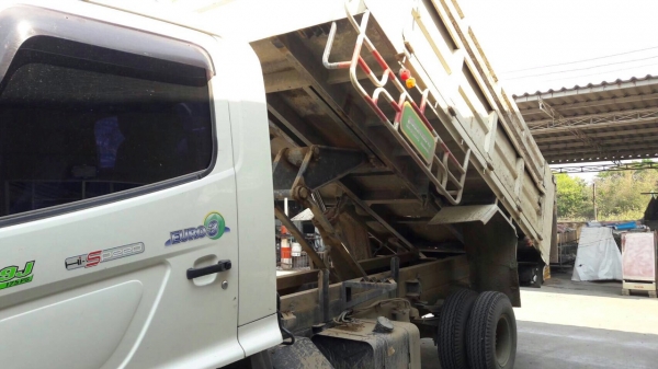 Hino  หกล้อ 175แรง  สวยพร้อมใช้