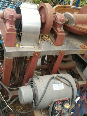 เครื่องทำลูกชิ้นแบบถาดหมุนบดและผสมส่วนประกอบต่างๆเข้าให้เป็นเนื้อเดียวกันได้เลย