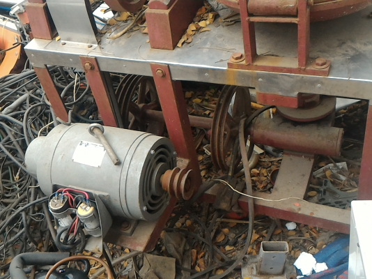 เครื่องทำลูกชิ้นแบบถาดหมุนบดและผสมส่วนประกอบต่างๆเข้าให้เป็นเนื้อเดียวกันได้เลย