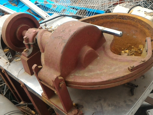 เครื่องทำลูกชิ้นแบบถาดหมุนบดและผสมส่วนประกอบต่างๆเข้าให้เป็นเนื้อเดียวกันได้เลย