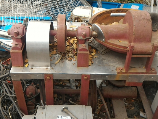 เครื่องทำลูกชิ้นแบบถาดหมุนบดและผสมส่วนประกอบต่างๆเข้าให้เป็นเนื้อเดียวกันได้เลย