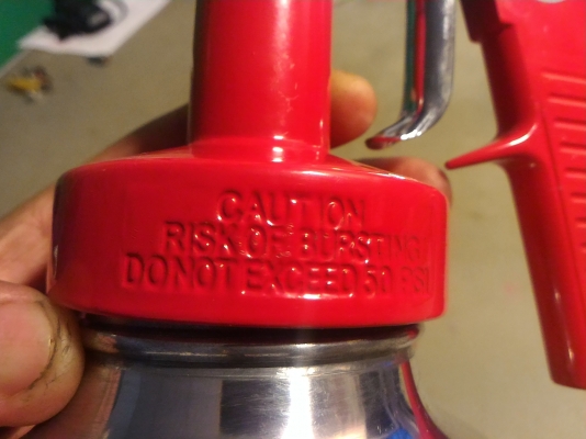 กาพ่นสีด้ามแดง (แบบกาล่างดูดสีขึ้น) ของใหม่ยี่ห้อ OSAKA  ปริมาณสี ได้จากตัวปืนพ่นเลย ปรับรูปแบบการพ่นของสีให้ออกแนวได้ทั้งแนวตั้งและแนวนอน