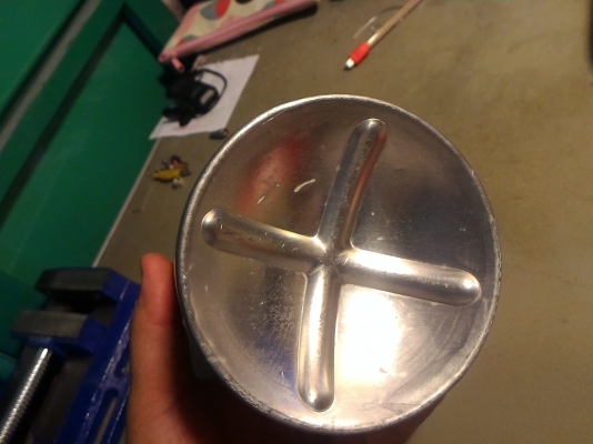 กาพ่นสีด้ามแดง (แบบกาล่างดูดสีขึ้น) ของใหม่ยี่ห้อ OSAKA  ปริมาณสี ได้จากตัวปืนพ่นเลย ปรับรูปแบบการพ่นของสีให้ออกแนวได้ทั้งแนวตั้งและแนวนอน