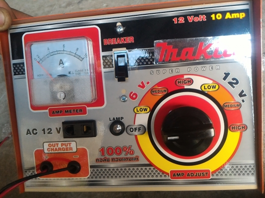 เครื่องชาร์ทแบตเตอรี Makita ขนาดกระแสชาร์ท 10 A. กระน้อยแบตไม่ฝัง ใช้ได้ตั้งแต่ 6 - 12  V.  ปรับตั้งกระแสชาร์ทได้ หลายระดับ