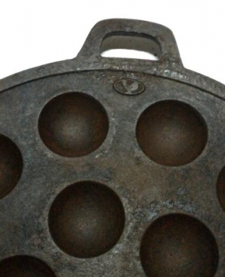 กระทะขนมครกงานเก่า ตราไก่ เหล็กหล่อหนาๆ หนักมาก ถ้าเบิกใหม่หลายพันนะ เอาไปตกแต่งร้านสวยไปอีกแบบครับ