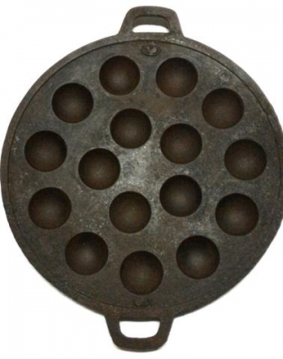 กระทะขนมครกงานงานเก่าสวย ตราไก่ และตราลูกศรคู่28 เหล็กหล่อหนา และหนักมากๆ เอาไปตกแต่งร้านค้าหรือนำไปใช้งานทำขนมครกขายได้เลยครับ