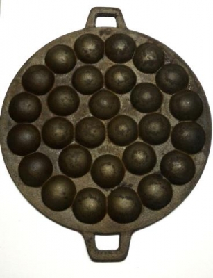 กระทะขนมครกงานงานเก่าสวย ตราไก่ และตราลูกศรคู่28 เหล็กหล่อหนา และหนักมากๆ เอาไปตกแต่งร้านค้าหรือนำไปใช้งานทำขนมครกขายได้เลยครับ