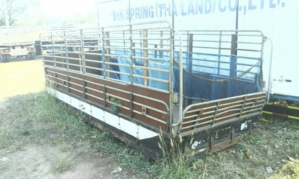 คอกเหล็ก หกล้อ